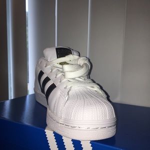 NEW WITH TAGS Women’s Adidas Originals Superstars